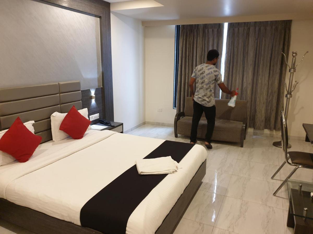 Hotel Unity Ахмедабад Экстерьер фото