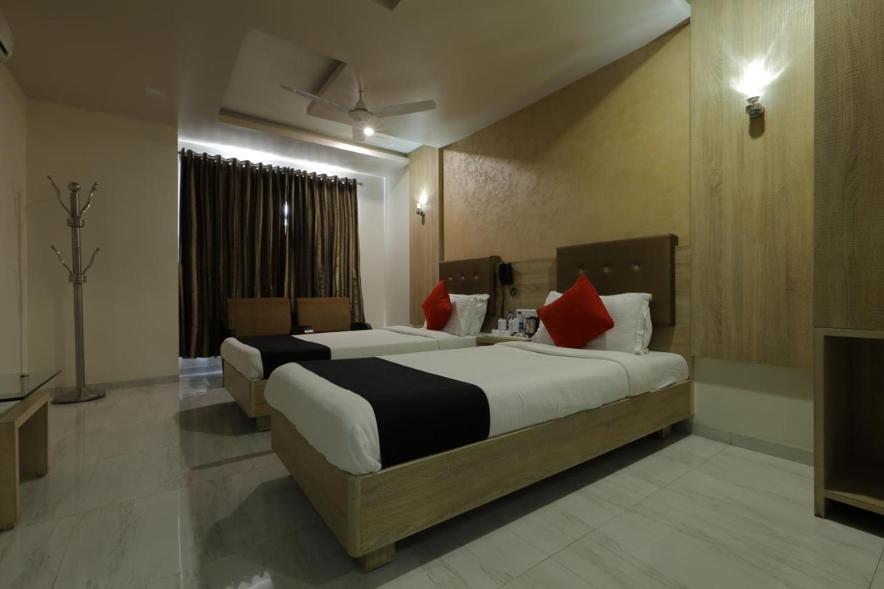 Hotel Unity Ахмедабад Экстерьер фото