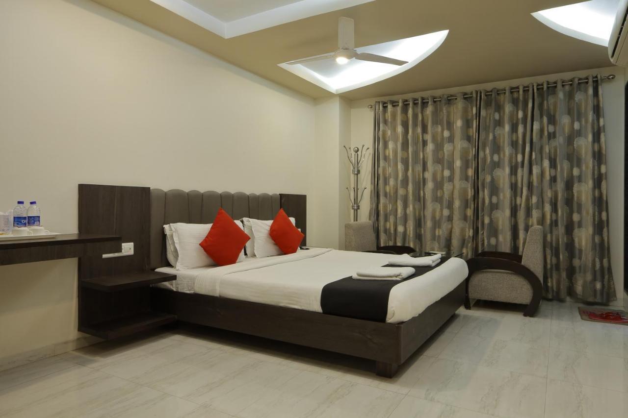 Hotel Unity Ахмедабад Экстерьер фото