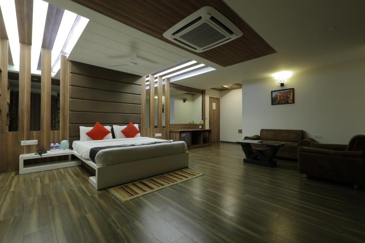 Hotel Unity Ахмедабад Экстерьер фото