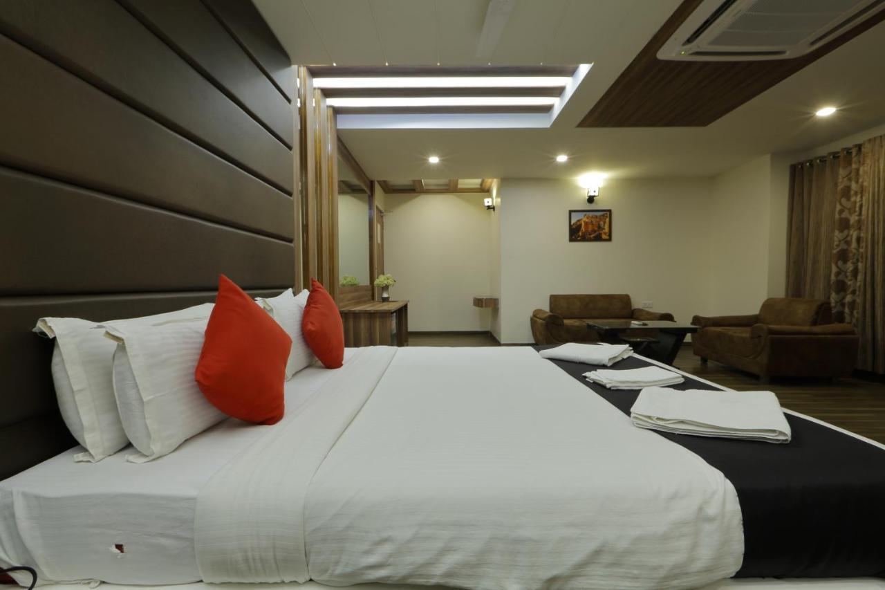 Hotel Unity Ахмедабад Экстерьер фото